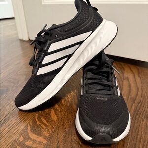 Adidas women’s sneakers- worn twice size 8!